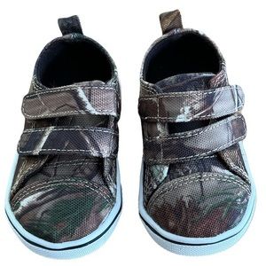 REALTREE Baby Boy Camo Canvas Sneakers‎ NWOT Sz. 2